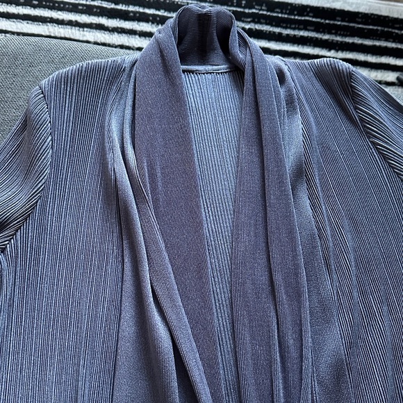 Lightweight Ruffle Shawl Collar Cardigan Drape Cape - Picture 3 of 6